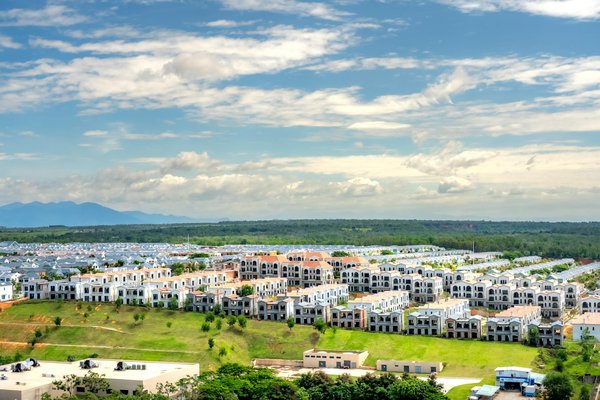 Bureau minimaliste vs bureau coloré : quel style choisir ?