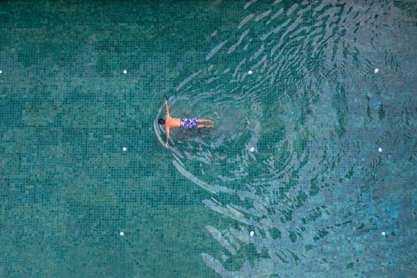 Révélez l'éclat de votre toit : guide ultime pour un nettoyage et un entretien efficaces de vos tuiles